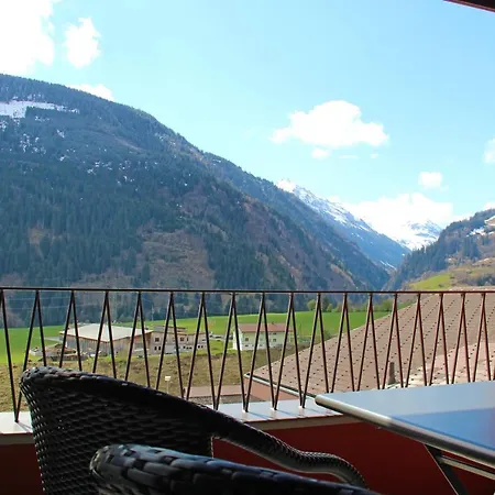 3,5 Dachwohnung: Modern, Komfortabel, Zentral, Mit Bergsicht *