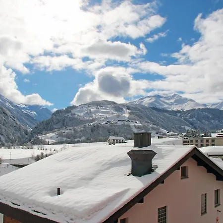3,5 Dachwohnung: Modern, Komfortabel, Zentral, Mit Bergsicht Appartement
