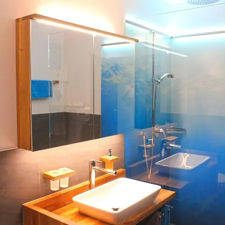 アパート 3,5 Dachwohnung: Modern, Komfortabel, Zentral, Mit Bergsicht