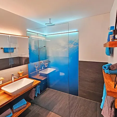 3,5 Dachwohnung: Modern, Komfortabel, Zentral, Mit Bergsicht דירה *