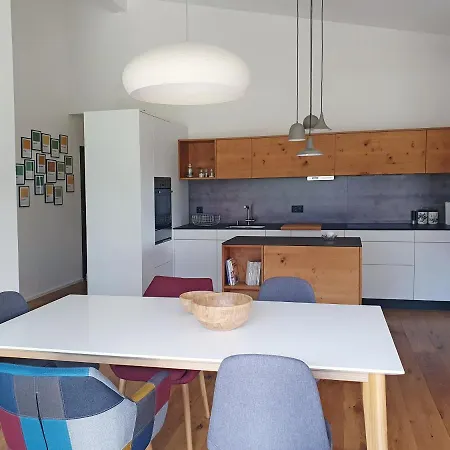 3,5 Dachwohnung: Modern, Komfortabel, Zentral, Mit Bergsicht Апартаменты *