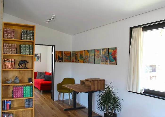 3,5 Dachwohnung: Modern, Komfortabel, Zentral, Mit Bergsicht شقة ديسنتس